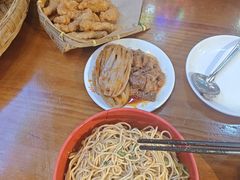 -爆炸头阿姨小四川正宗川味小吃(无任何分店)