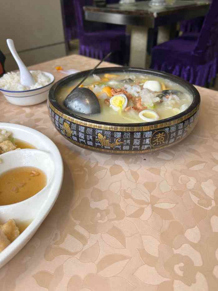 鸿兴楼饭庄(江都路店)-"走过路过天天看到饭店爆满具体好不好吃真得.