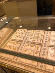 -菜百首饰店(东方新天地店)