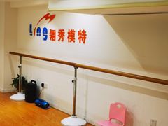 -翎秀服装模特