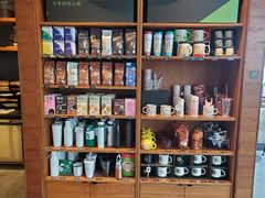 零售区-星巴克臻选(呼和浩特维多利摩尔城店)