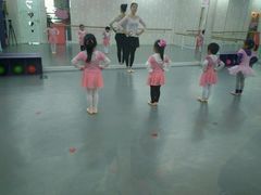 -Isee灰姑娘国际儿童艺术中心(BHGMall店)