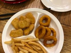 小吃拼盘-汽车博物馆主题餐厅