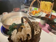 -洪氏嗨捞·猪肚鸡火锅(阳光天地店)