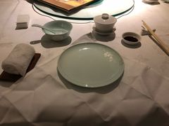 餐具摆设-金陵饭店·梅苑