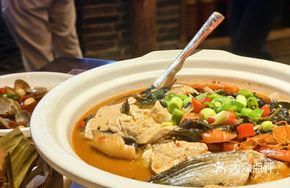 Wuxijiang Clay-Baked Fish Head Stew