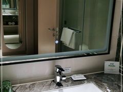 -上海滴水湖皇冠假日酒店