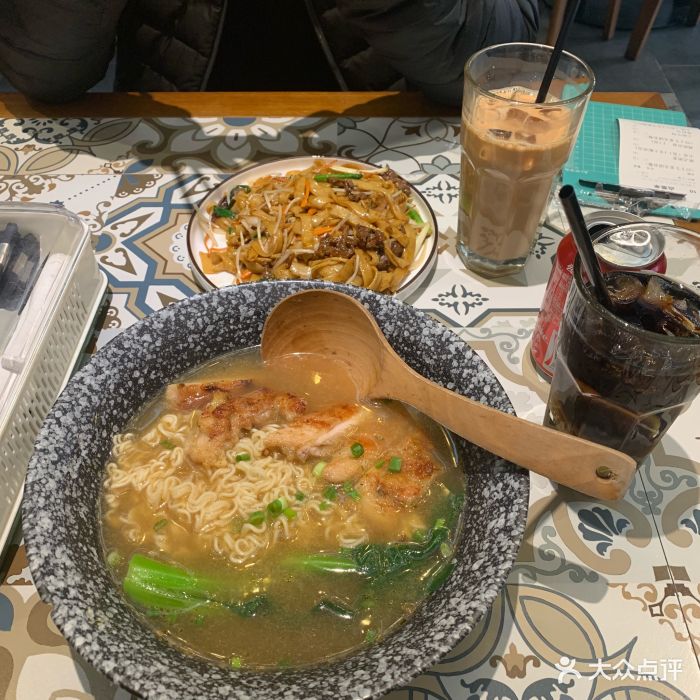 六六港式茶餐厅(东城金月湾广场店)鸡扒出前一丁面图片