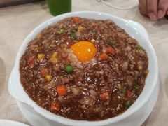 窝蛋牛肉饭-喜莲咖啡