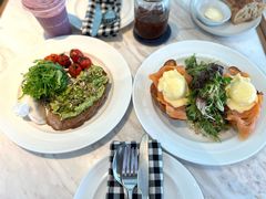 -ROAST coffee & eatery