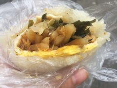 肉松鸡蛋味-糯米包油条(武汉大学店)