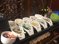 自助调料区-锅首鲜品火锅(鸳鸯店)