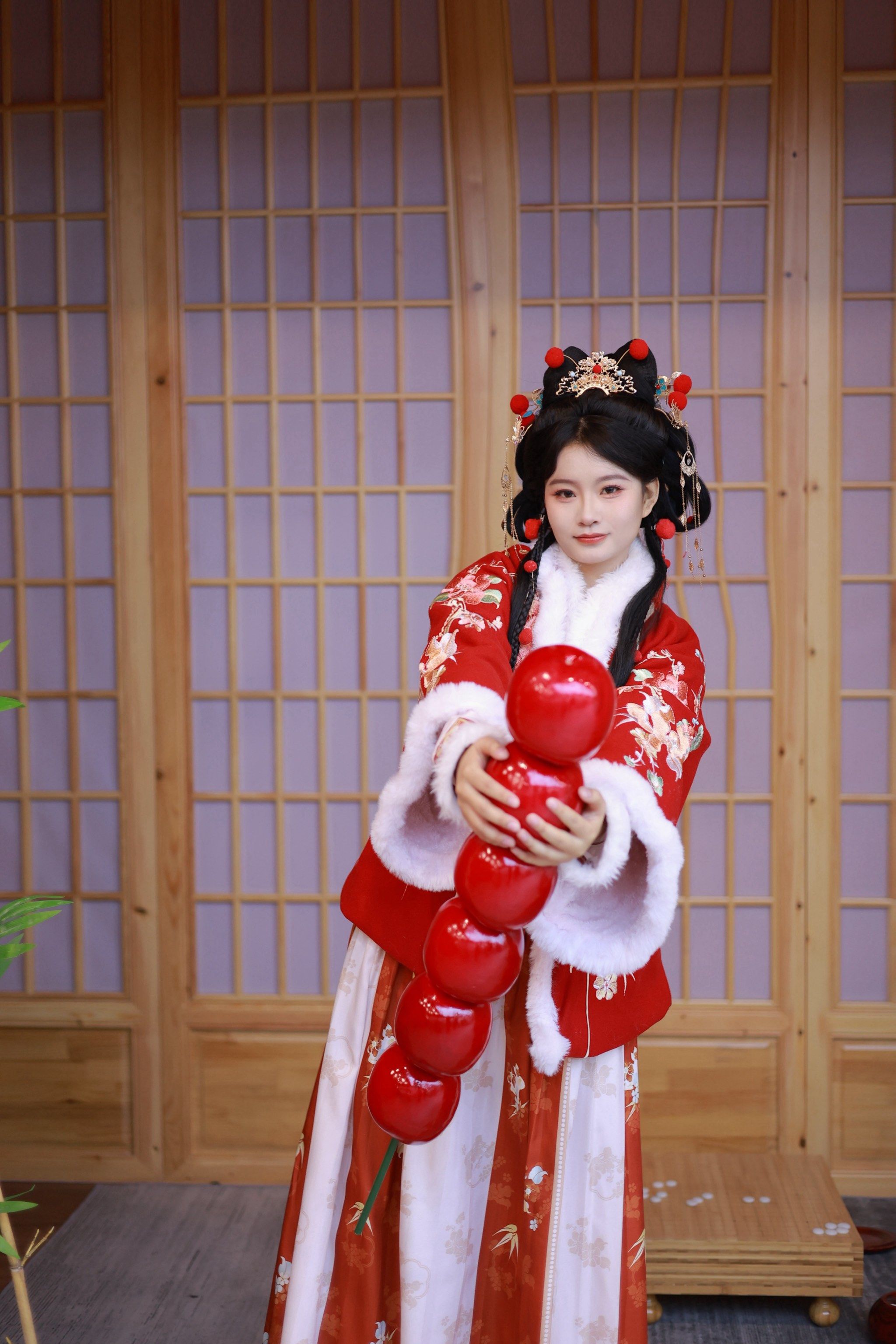 快过年了 刷到好多人拍红色汉服照 立马给