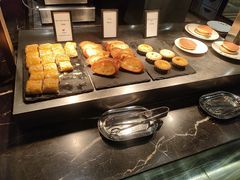 -广州万富希尔顿酒店·感趣自助餐厅·金秋蟹宴生蚝海鲜刺身
