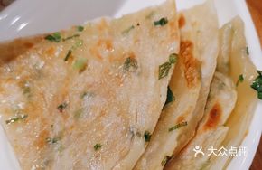 Rainy Alley Scallion Oil Cake