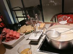 -尚尚仙·酸汤猪手·猪肚鸡火锅(华联万柳购物中心店)