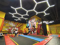 -爱蹦iBOON蹦床运动馆(江汉店)
