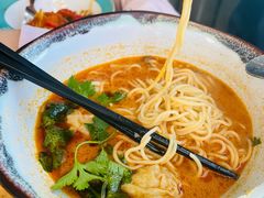 泰式冬阴功虾肉云吞面-莫多多餐厅