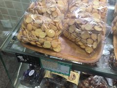 -新月蛋糕西点专卖店(大麦街店)