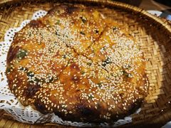 -帅巴人舅母子腊蹄民俗村