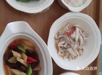 这可以让母乳多起来,她安排后厨给我专门做的汤