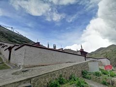 -比如骷髅墙景区