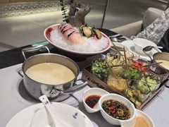 -红鼎豆捞·非遗鲍皇汤火锅(宝丰路店)