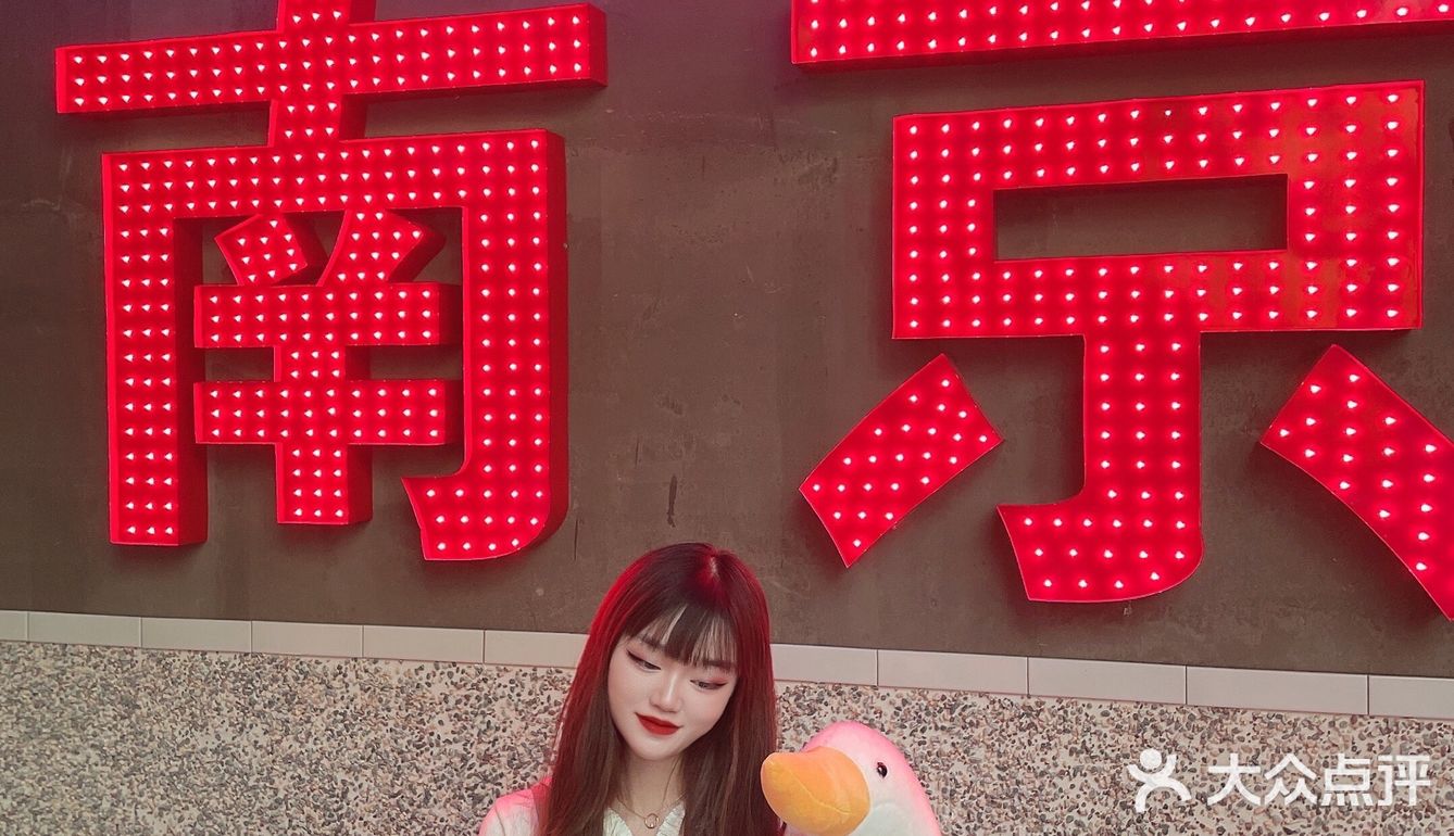 吃顿烤肉还能拍复古大片，南京这家自烤食堂绝啦！ 