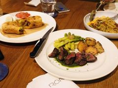 -ROAST coffee & eatery