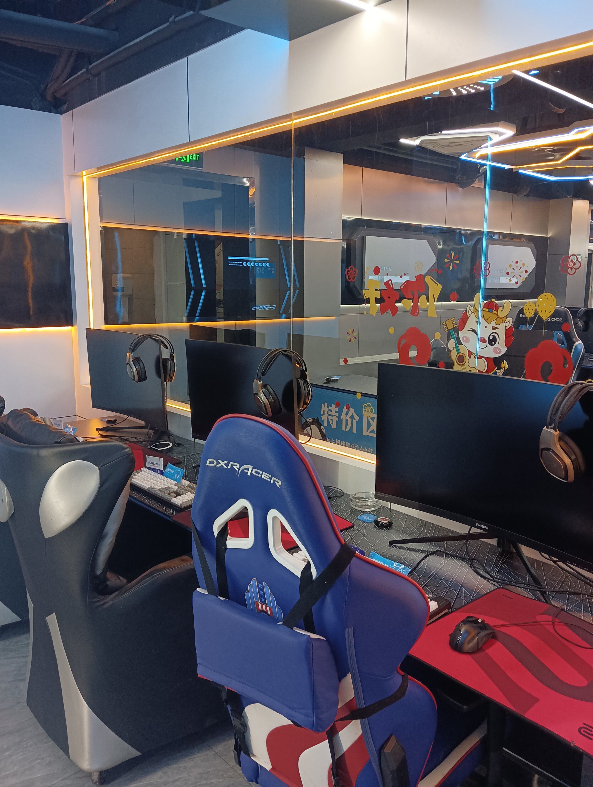 一走进网鱼网咖,就被它的环境所吸引.装修