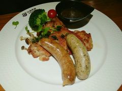 香煎鸡扒拼豚肉扒-江南果道西餐厅(北京路店)