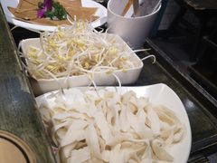 -宽板凳老灶火锅(台湾街店)