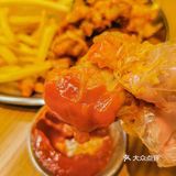 能拉丝的芝士瀑布披萨‼️ 黑金饼底的‼️ 没吃过的小伙伴们快冲～