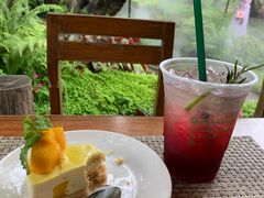 -Chom Cafe and Restaurant