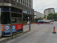 -海天商务大厦-地上停车场