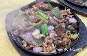 Sizzling Beef Intestine and Pig Liver Noodles
