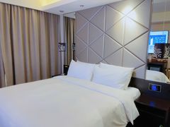 -桔子酒店(上海西藏北路地铁站店)