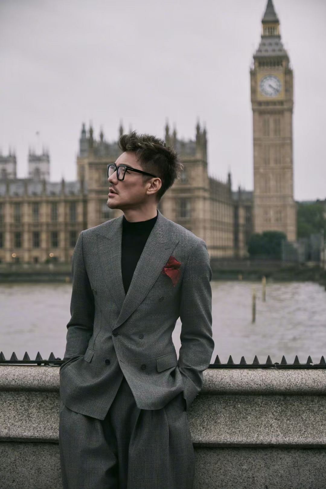 👀 时尚焦点!胡兵老师伦敦时装周穿搭