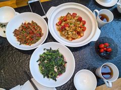 -鱼鲜饭香·招牌汽锅剁椒鱼头王