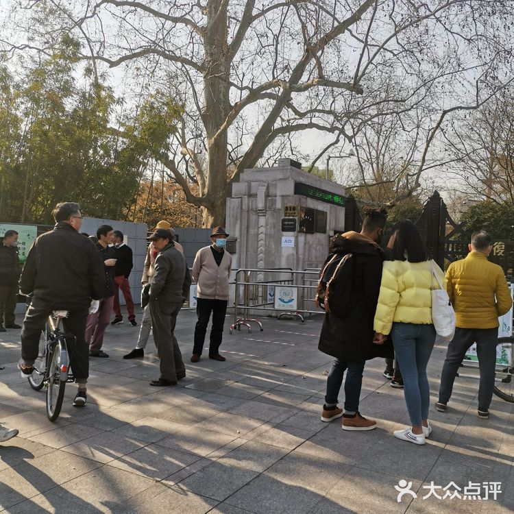 开放时间8点到17点，只能从重庆南路那扇正门进入