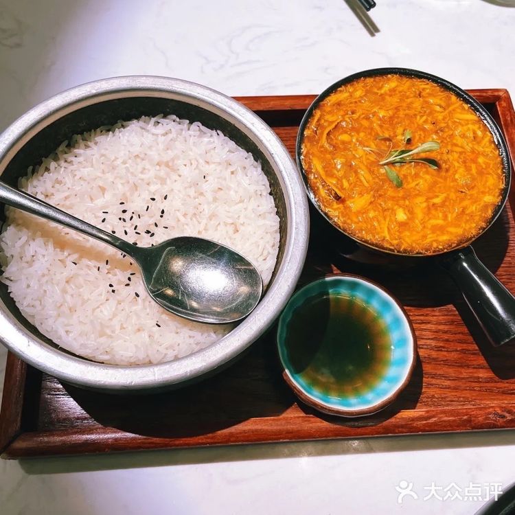 秋天的第一碗蟹粉捞饭，就选荟廷·晶萃！