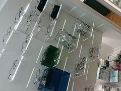 -优视觉视光中心•青少年近视防控(新世界中心写字楼店)