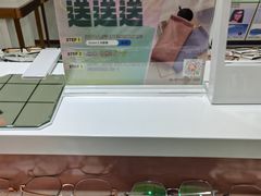 -GOOMI久米眼镜·蔡司·依视路·明月官方授权店(龙德紫金店)