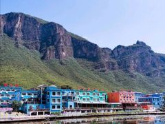 -百里峡七彩艺术小镇