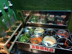 自助调料区-令狐冲烤鱼·烧菜馆(达明店)
