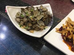 -扒虾小妹儿麻辣海鲜(宏图街店)