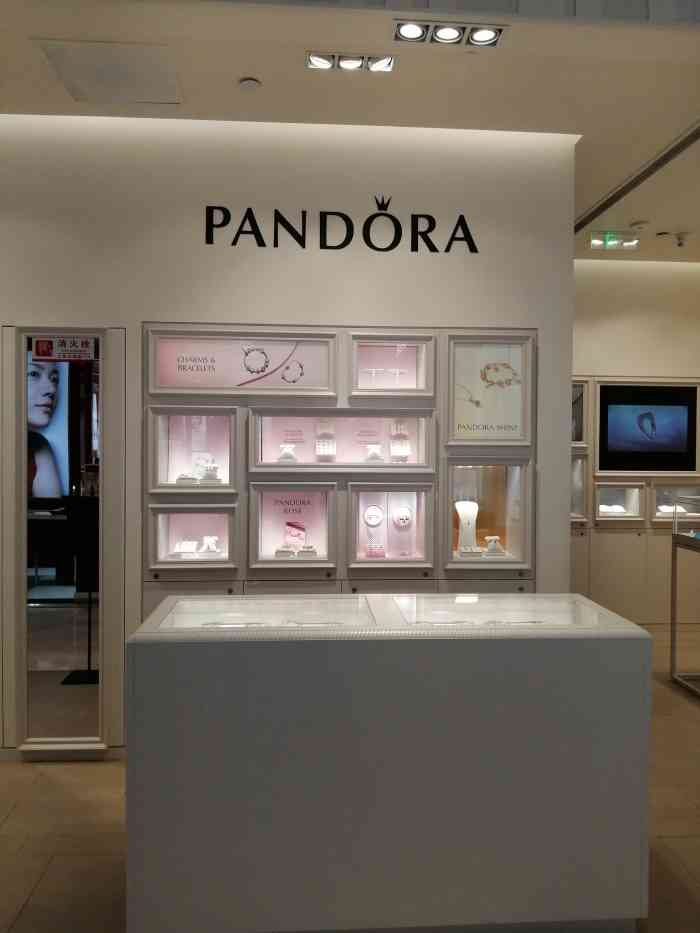 pandora潘多拉珠宝(淮河路百盛店)-"潘多拉是一个很有设计感,又很会讲