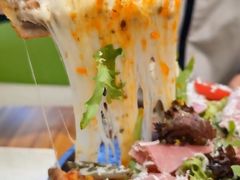 -Dragon Pizza•圆脸龙披萨·牛排餐厅