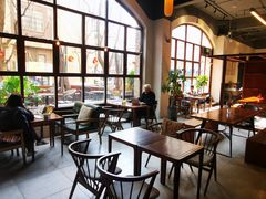 靠窗位-VESH COFFEE(定西路店)