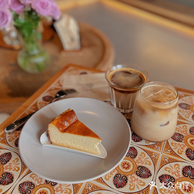 原木风咖啡馆:独特韵味让你流连忘返!